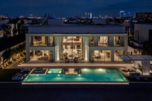 Palm Jumeirah villa sold for $44M in 2025, the second-highest price per sq ft.